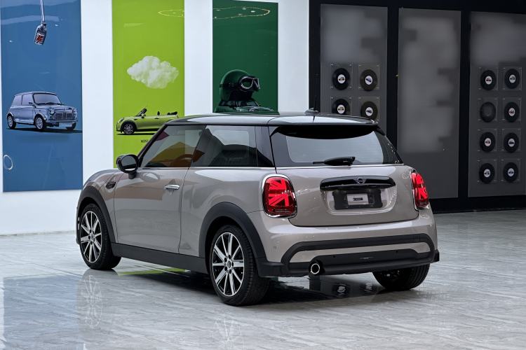 Used MINI 2023 Updated 1.5T COOPER Artist Exterior 4