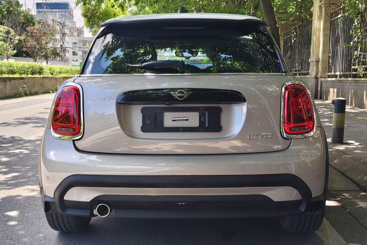 Used MINI 2023 Updated 1.5T COOPER Artist Exterior 4