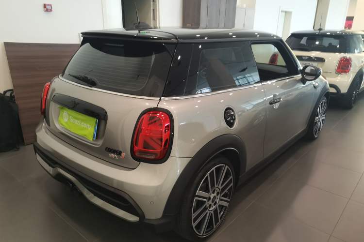 Used MINI 2023 Updated 2.0T COOPER S Artist Exterior 5
