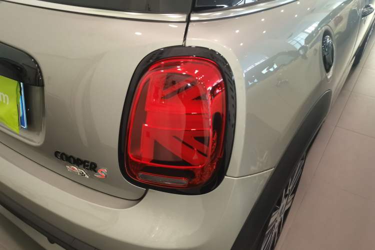 Used MINI 2023 Updated 2.0T COOPER S Artist Exterior 6