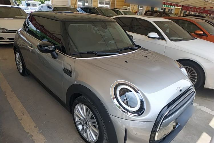Used MINI 2023 Updated 1.5T COOPER Artist Front Right 45 Deg