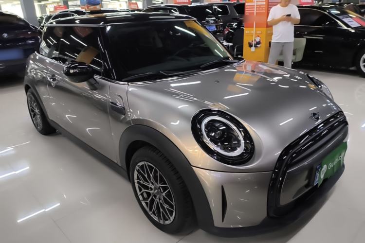 Used MINI 2023 1.5T ONE Front Right 45 Deg