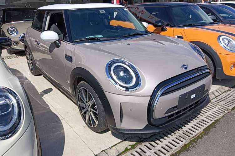 Used MINI 2023 Updated 1.5T COOPER Artist Front Right 45 Deg