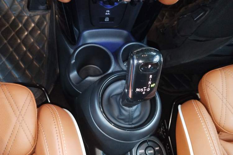 Used MINI 2023 Revised 1.5T COOPER CABRIO Artist Gear Lever