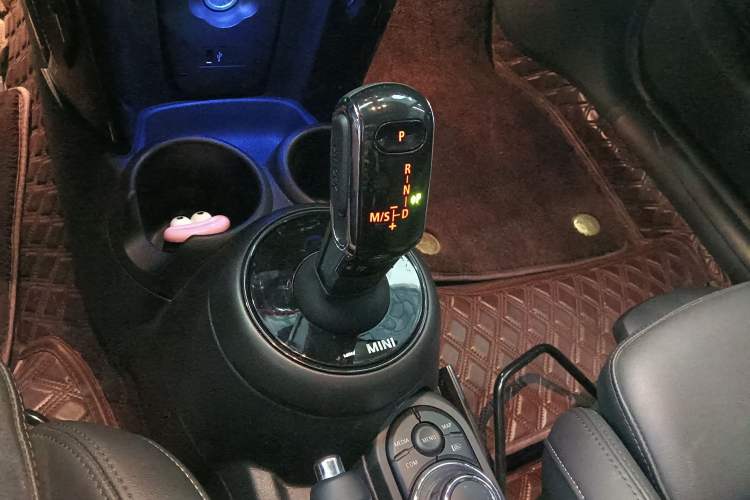 Used MINI 2023 Updated 1.5T COOPER Artist Gear Lever
