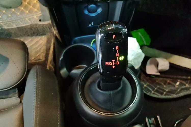 Used MINI 2023 Updated 2.0T COOPER S Artist Gear Lever