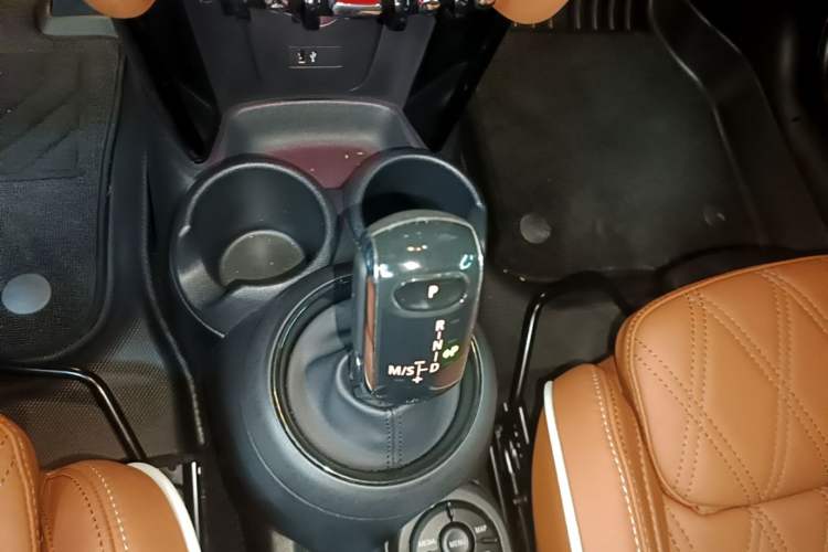Used MINI 2023 Updated 2.0T COOPER S Artist Gear Lever