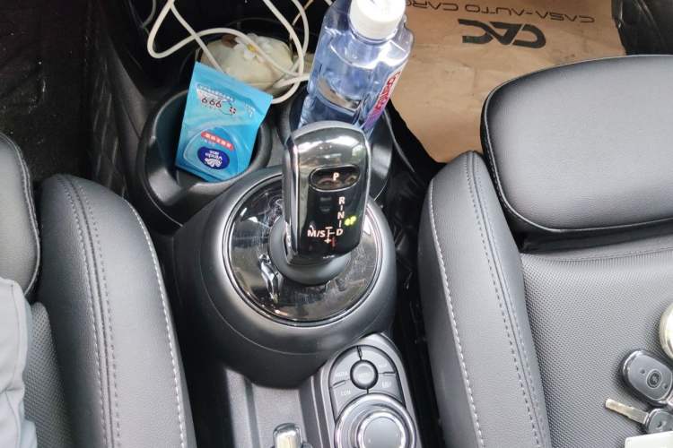 Used MINI 2023 1.5T COOPER Artist Five-Door Edition Gear Lever