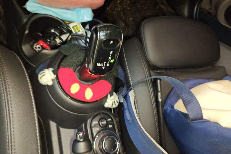 Used MINI 2023 Updated 1.5T COOPER Artist Five-Door Edition Gear Lever