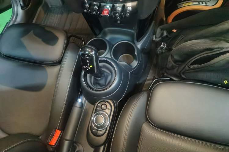 Used MINI 2023 1.5T COOPER Artist Gear Lever