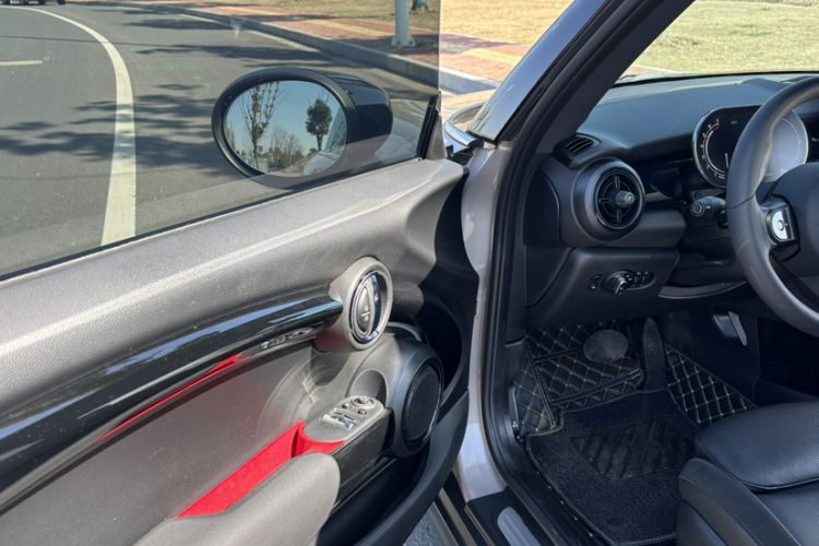 Used MINI 2023 Updated 2.0T COOPER S Artist Interior 1
