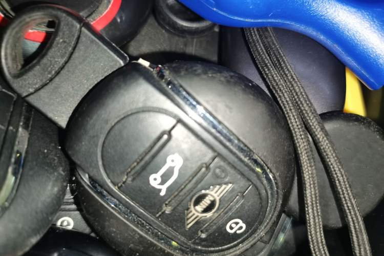 Used MINI 2023 Updated 2.0T COOPER S Artist Interior 1