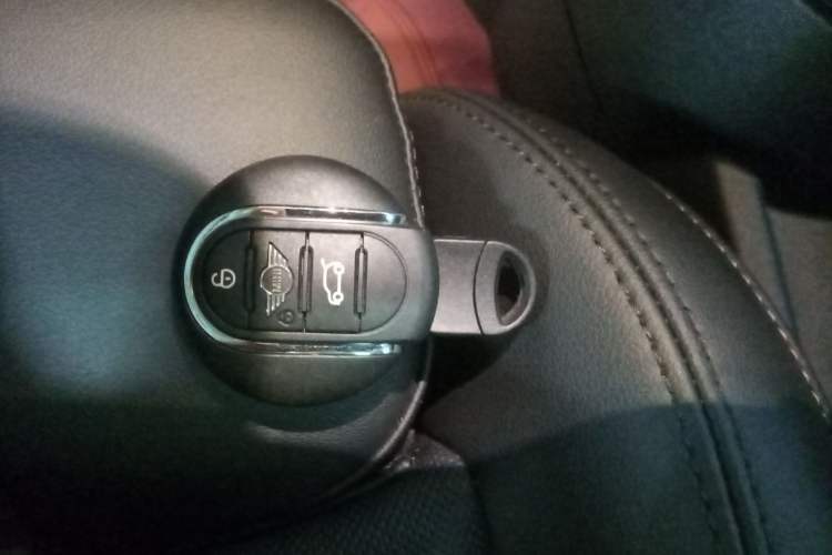 Used MINI 2023 Updated 1.5T COOPER Artist Interior 1