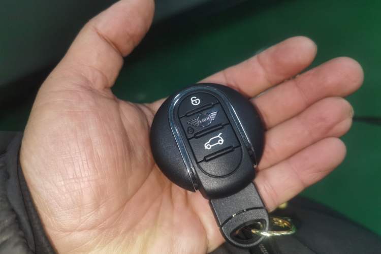 Used MINI 2023 1.5T COOPER Artist Interior 1