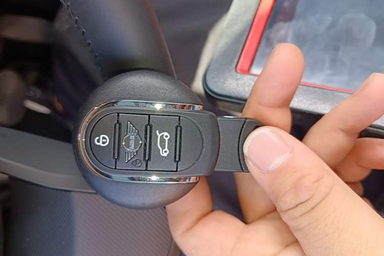 Used MINI 2023 Updated 1.5T COOPER Artist Interior 1