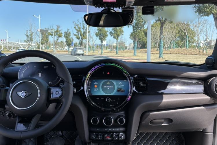 Used MINI 2023 Updated 2.0T COOPER S Artist Interior 2