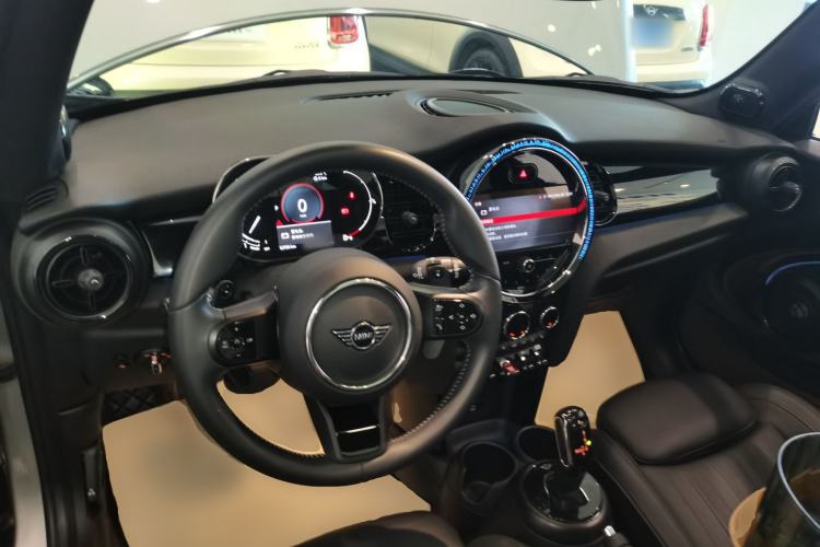Used MINI 2023 Updated 2.0T COOPER S Artist Interior 2