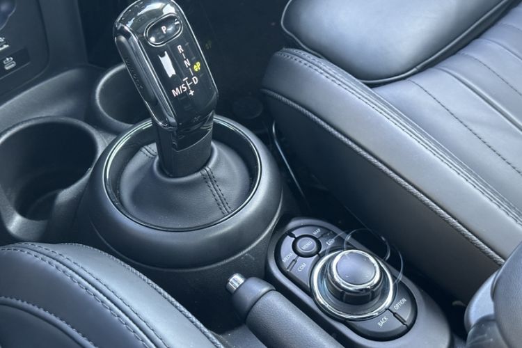 Used MINI 2023 2.0T COOPER S Artist Interior 2