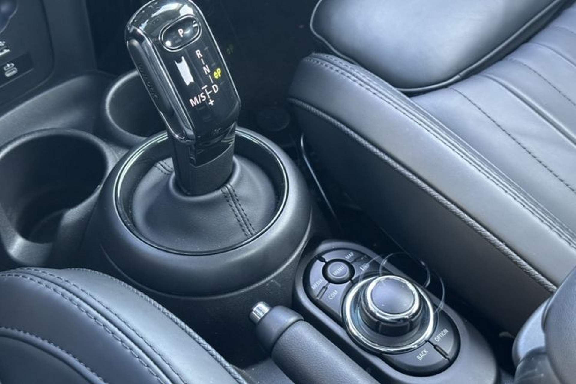 Used MINI 2023 2.0T COOPER S Artist Interior 2