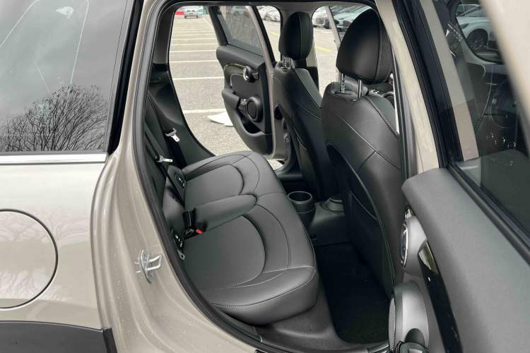 Used MINI 2023 Updated 1.5T COOPER Artist Five-Door Edition Interior 2