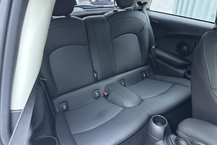 Used MINI 2023 Updated 1.5T COOPER Artist Interior 2