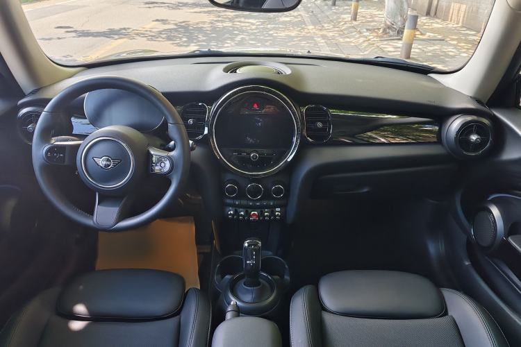 Used MINI 2023 Updated 1.5T COOPER Artist Interior 2