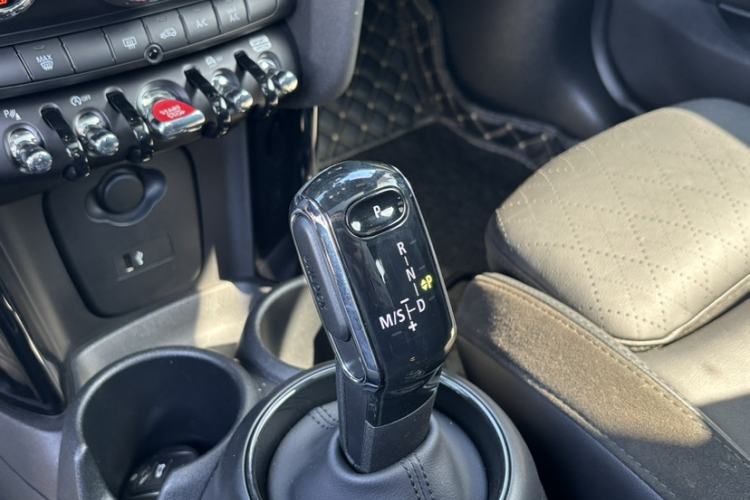 Used MINI 2023 Updated 2.0T COOPER S Artist Interior 3