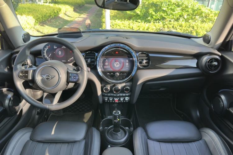 Used MINI 2023 2.0T COOPER S Artist Interior 3