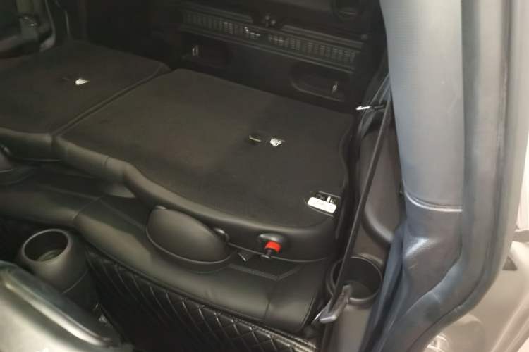 Used MINI 2023 Updated 2.0T COOPER S Artist Interior 4