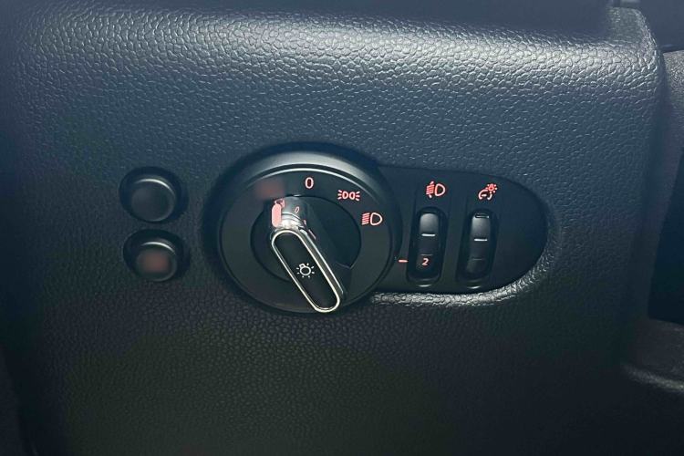 Used MINI 2023 Updated 1.5T COOPER Artist Five-Door Edition Interior 4