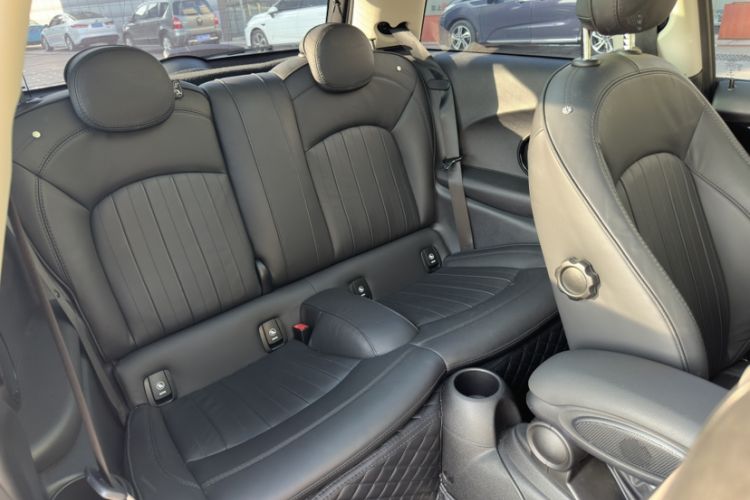 Used MINI 2023 2.0T COOPER S Artist Interior 5