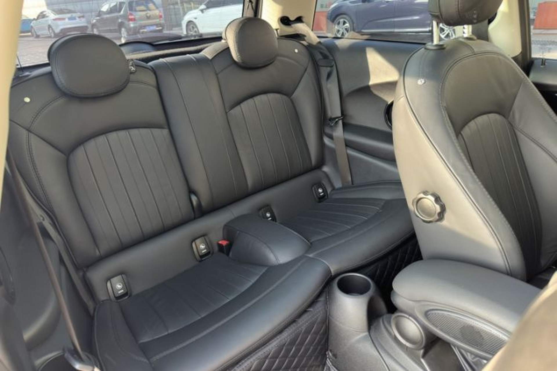 Used MINI 2023 2.0T COOPER S Artist Interior 5