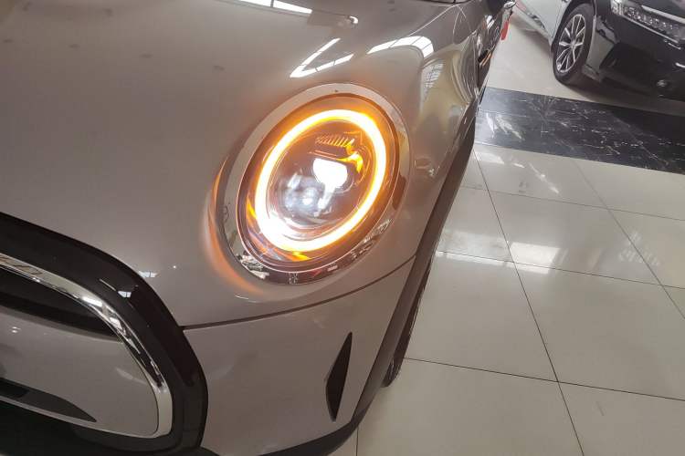 Used MINI 2023 Updated 1.5T COOPER Artist Five-Door Edition Left Front Headlight