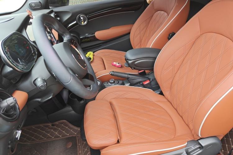 Used MINI 2023 Updated 2.0T COOPER S Artist Left Front Seat