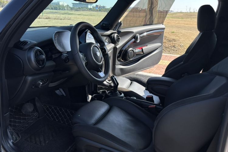 Used MINI 2023 Updated 2.0T COOPER S Artist Left Front Seat