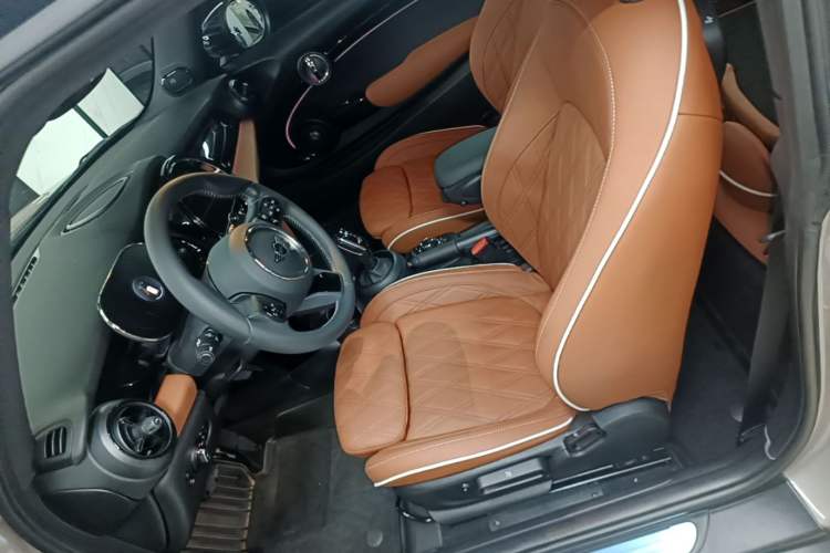Used MINI 2023 Updated 2.0T COOPER S Artist Left Front Seat