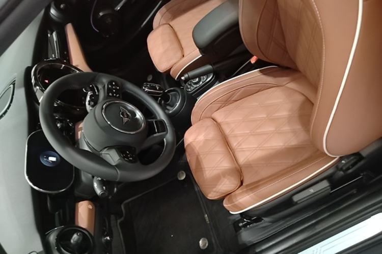 Used MINI 2023 Updated 2.0T COOPER S Artist Left Front Seat