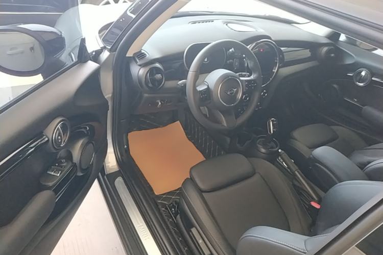 Used MINI 2023 Updated 1.5T COOPER Artist Left Front Seat