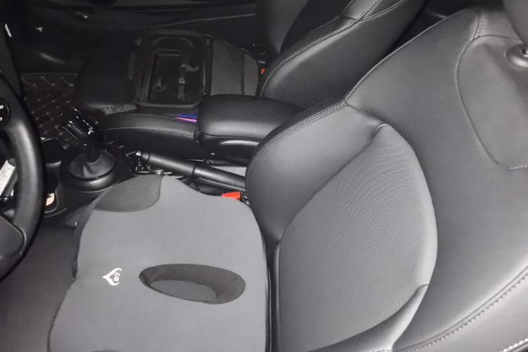 Used MINI 2023 Updated 1.5T COOPER Artist Left Front Seat