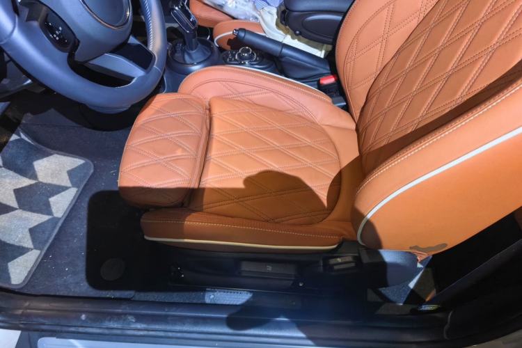 Used MINI 2023 Updated 2.0T COOPER S Artist Left Front Seat