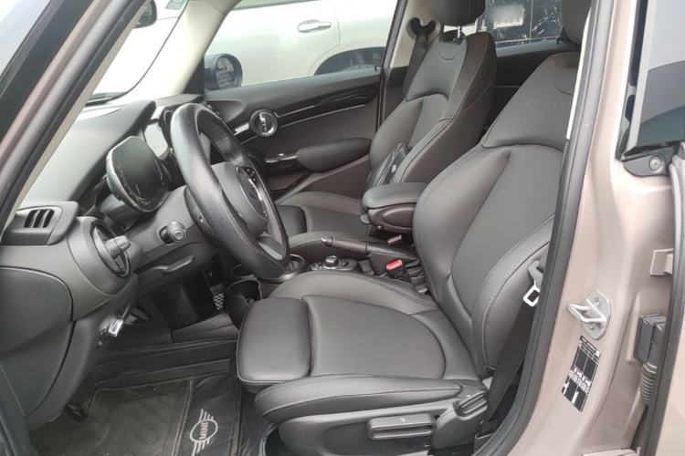 Used MINI 2023 Updated 1.5T COOPER Artist Five-Door Edition Left Front Seat