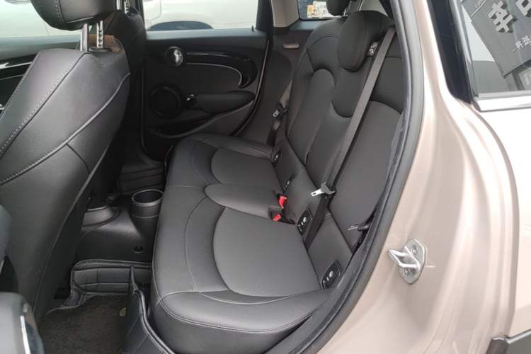 Used MINI 2023 Updated 1.5T COOPER Artist Five-Door Edition Left Rear Seat