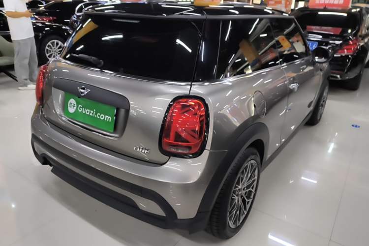 Used MINI 2023 1.5T ONE Rear Right 45 Deg