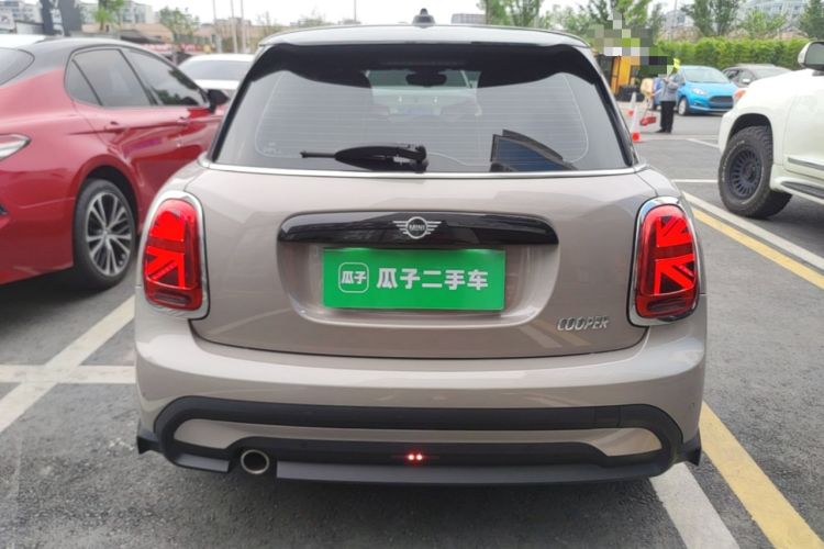 Used MINI 2023 Updated 1.5T COOPER Artist Five-Door Edition Rear
