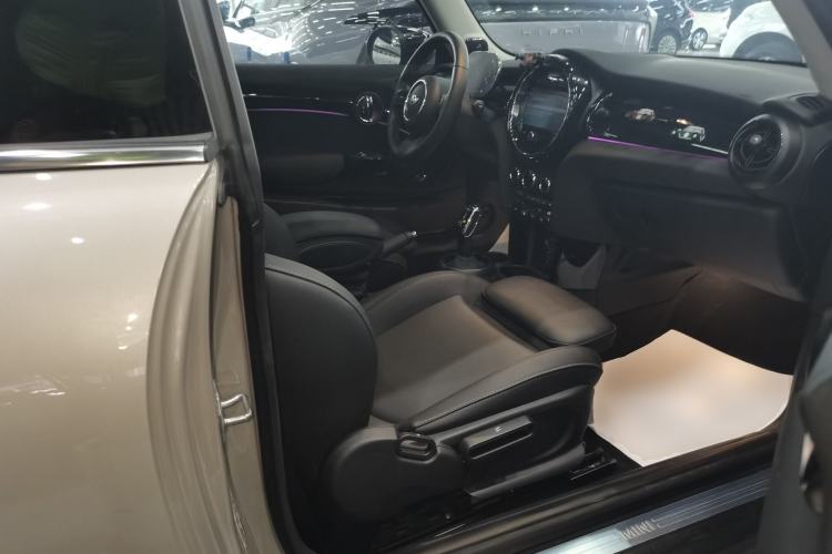 Used MINI 2023 Updated 1.5T COOPER Artist Right Front Seat