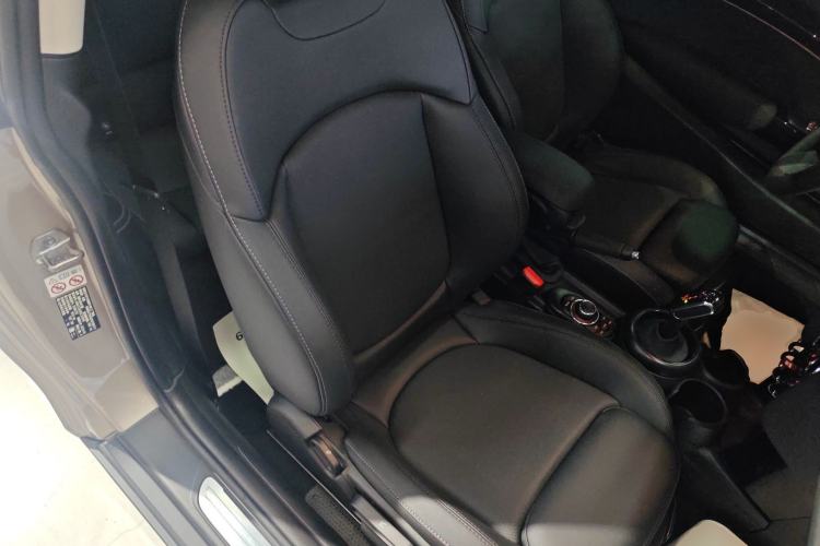 Used MINI 2023 Updated 1.5T COOPER Artist Right Front Seat