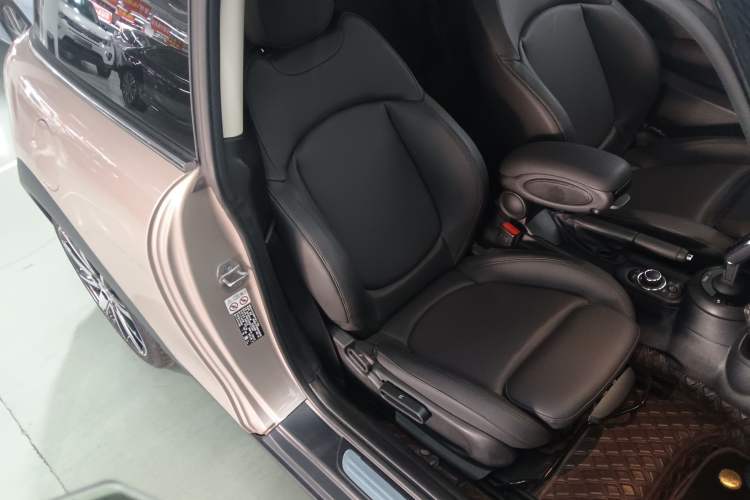 Used MINI 2023 Updated 1.5T COOPER Artist Right Front Seat