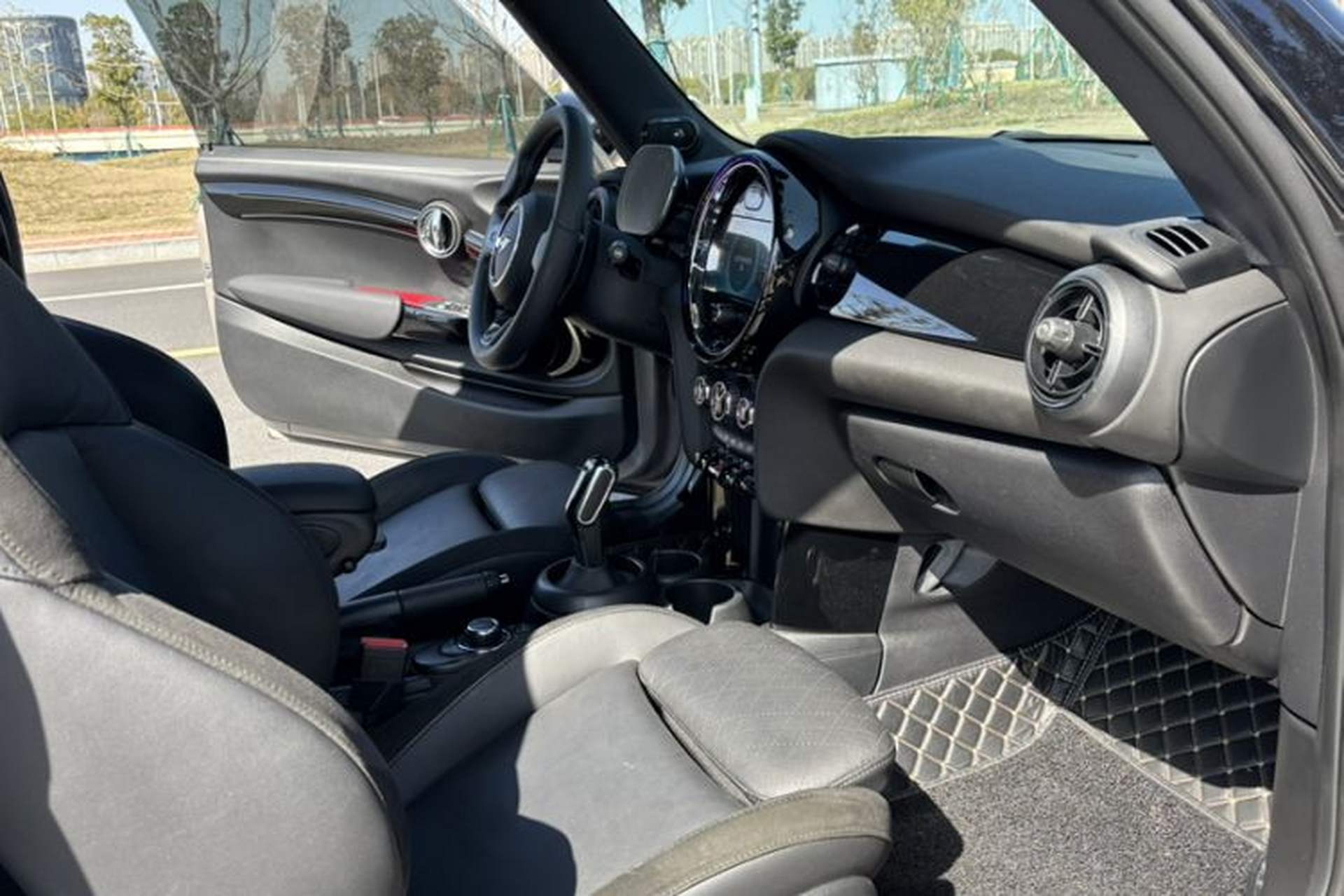 Used MINI 2023 Updated 2.0T COOPER S Artist Right Front Seat