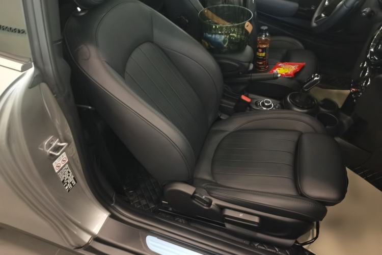 Used MINI 2023 Updated 2.0T COOPER S Artist Right Front Seat