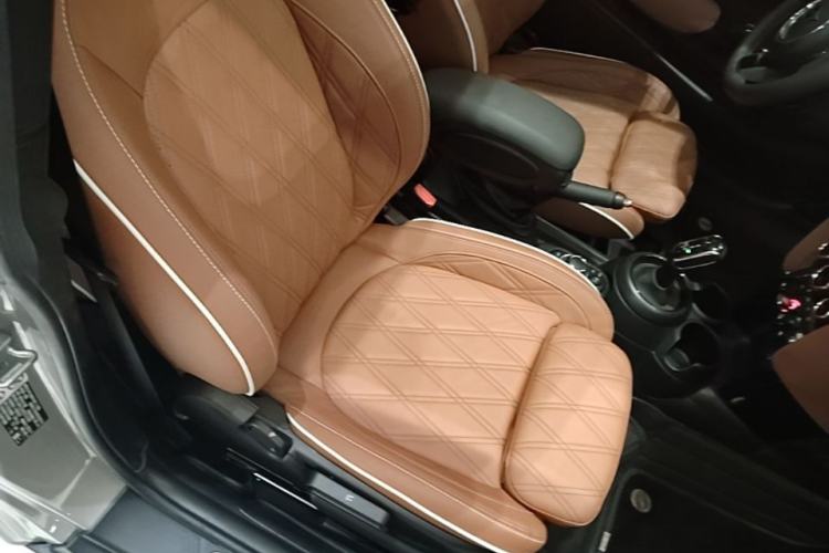 Used MINI 2023 Updated 2.0T COOPER S Artist Right Front Seat